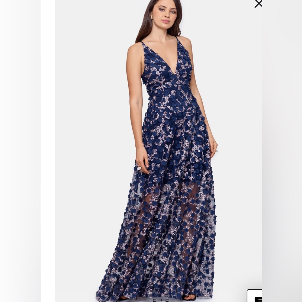 Xscape 3D Floral Sleeveless Gown Formal Dress Size 2